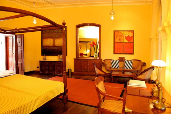 Old Harbour Hotel