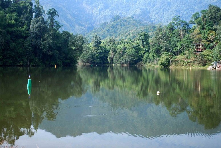 Gyakar Sinyi Lake