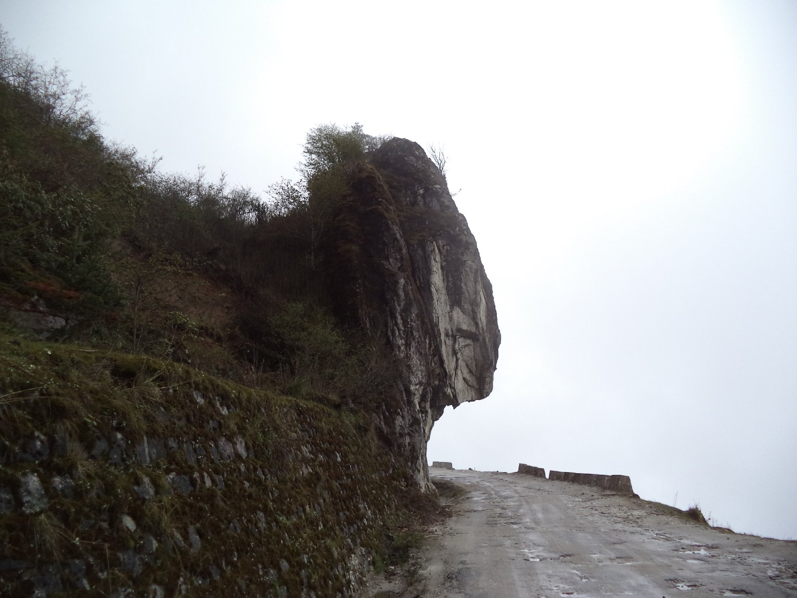 Kekar Monying (Black Rock)